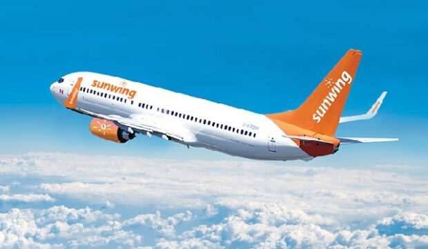 самолет компании Sunwing