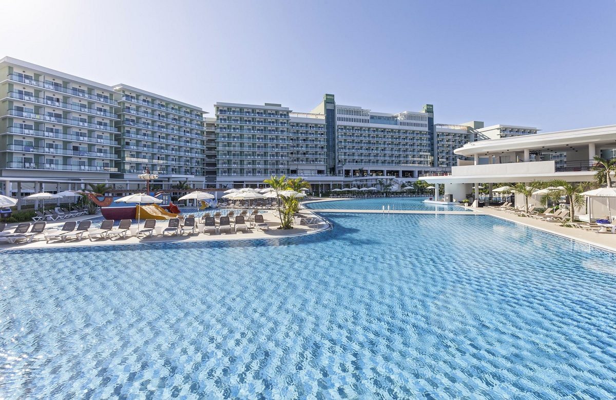 melia internacional pool