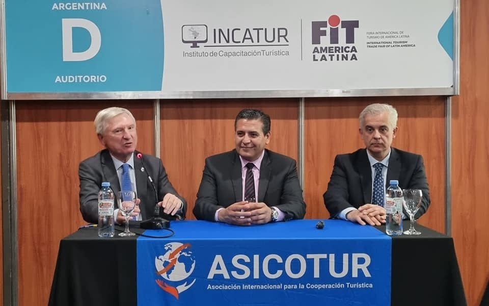 3 mens asicotur