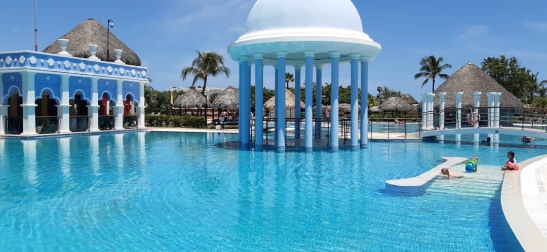 pool hotel