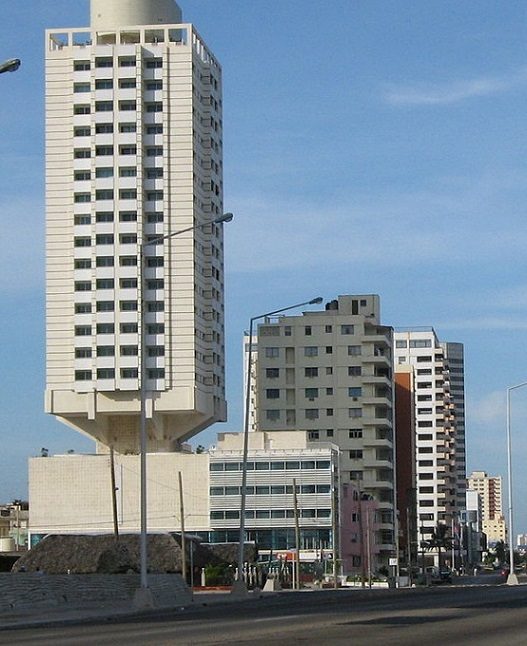 Ведадо, в здании Atlantic